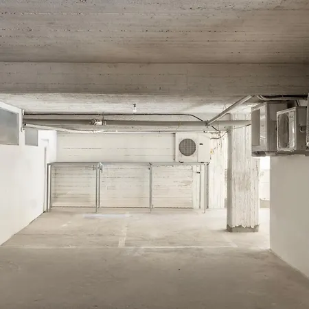 Luxurious Bright & Stylish 2br With Office In 니코시아