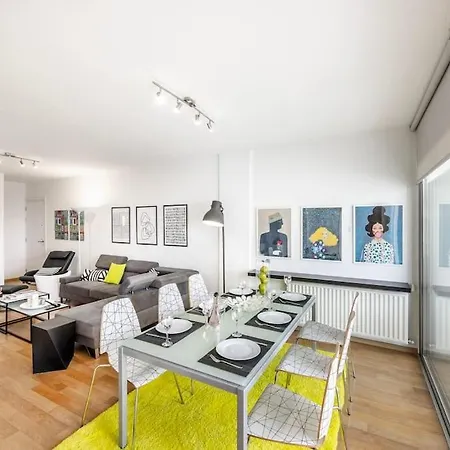 Luxurious Bright & Stylish 2br With Office In