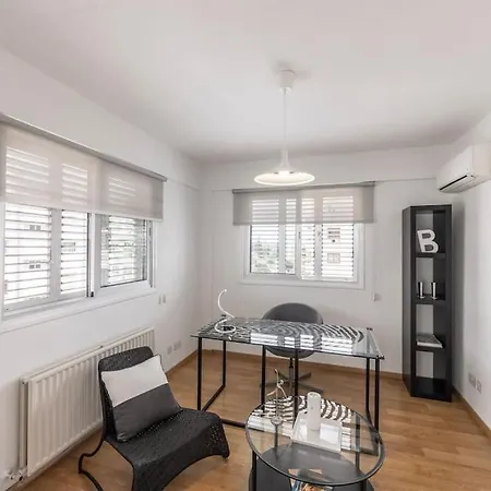 Apartment Luxurious Bright & Stylish 2br With Office In *