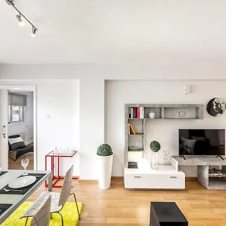 Luxurious Bright & Stylish 2br With Office In * Никосия
