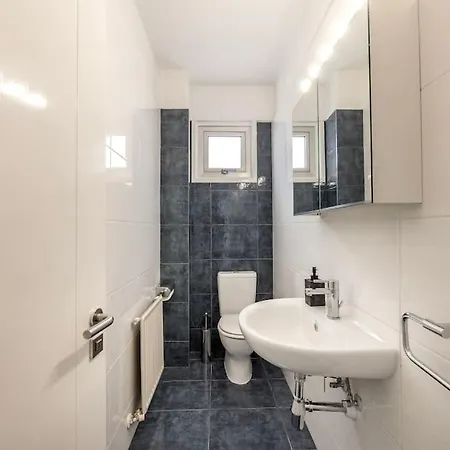 Luxurious Bright & Stylish 2br With Office In *