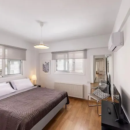 Luxurious Bright & Stylish 2br With Office In *