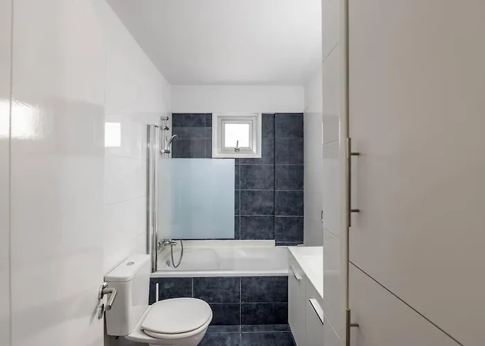 Διαμέρισμα Luxurious Bright & Stylish 2br With Office In