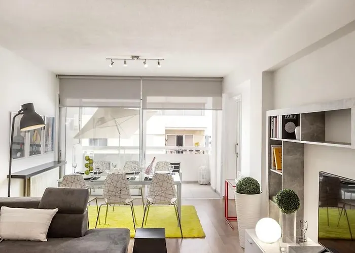 Luxurious Bright & Stylish 2br With Office In Λευκωσία