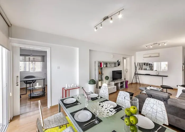 Διαμέρισμα Luxurious Bright & Stylish 2br With Office In