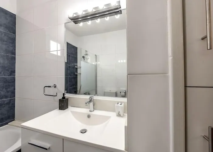 Διαμέρισμα Luxurious Bright & Stylish 2br With Office In *