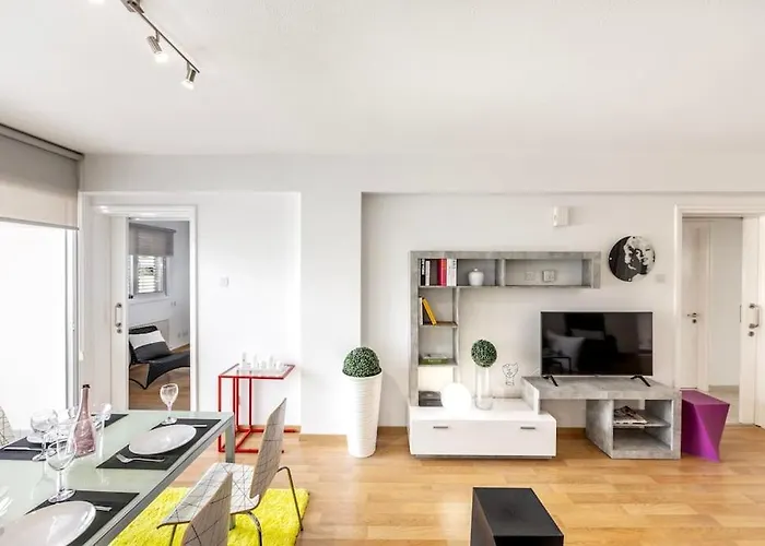 Luxurious Bright & Stylish 2br With Office In * Λευκωσία