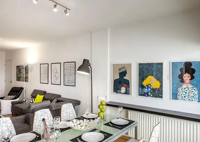 Luxurious Bright & Stylish 2br With Office In Διαμέρισμα