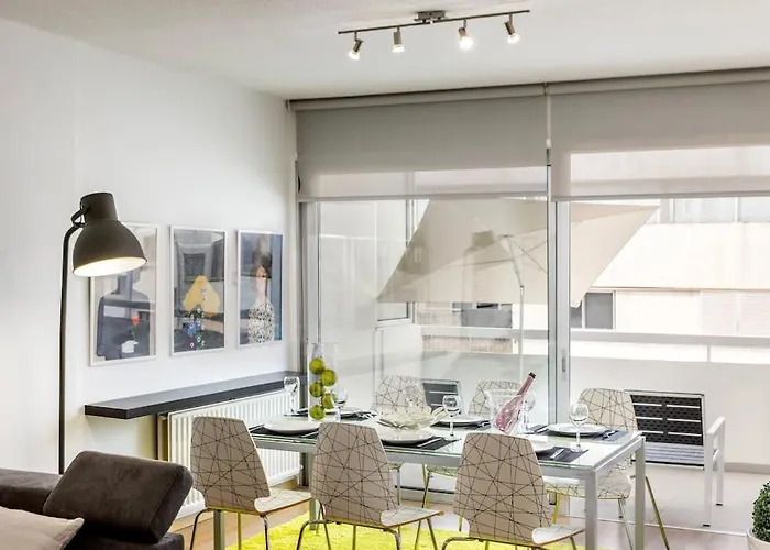 Διαμέρισμα Luxurious Bright & Stylish 2br With Office In *