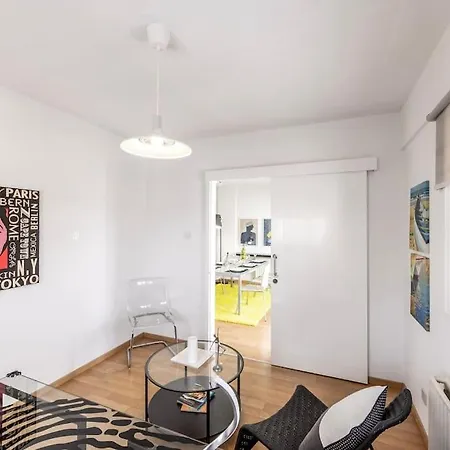 Luxurious Bright & Stylish 2br With Office In