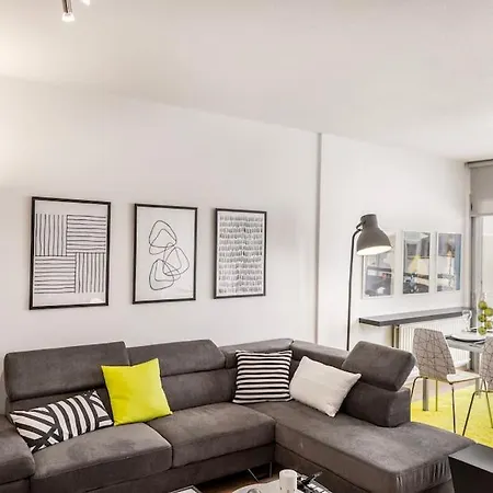 Appartement Luxurious Bright & Stylish 2br With Office In Nicosia