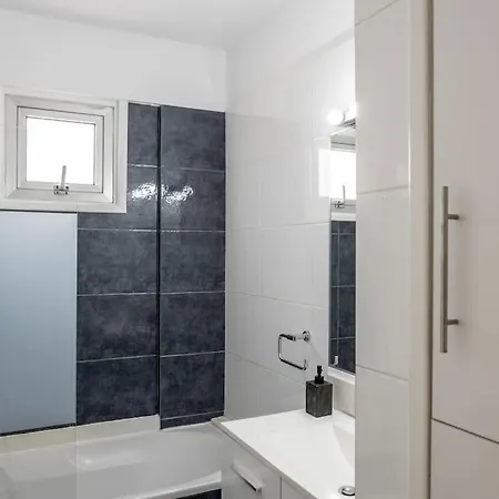 Luxurious Bright & Stylish 2br With Office In Appartement Nicosia