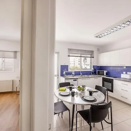 Luxurious Bright & Stylish 2br With Office In Appartement Nicosia