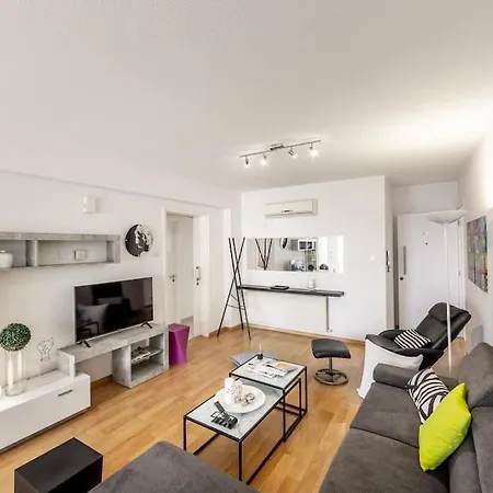 Luxurious Bright & Stylish 2br With Office In Nicosia